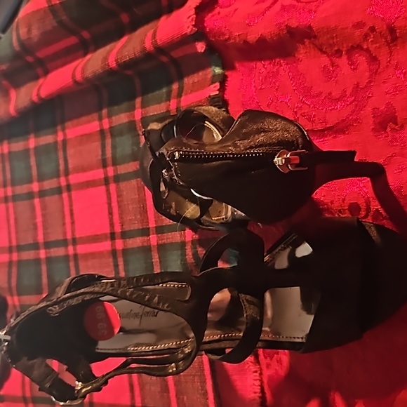 Shoes - Picture 4 of 4